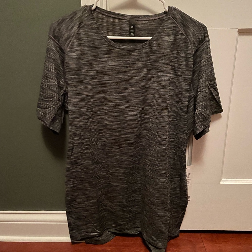 NWT LULULEMON IN SEQUENCE SHORT SLEEVE SHIRT Black L